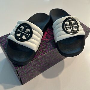 Tory Burch size 5 ivory/black leather top rubber bottom slides.